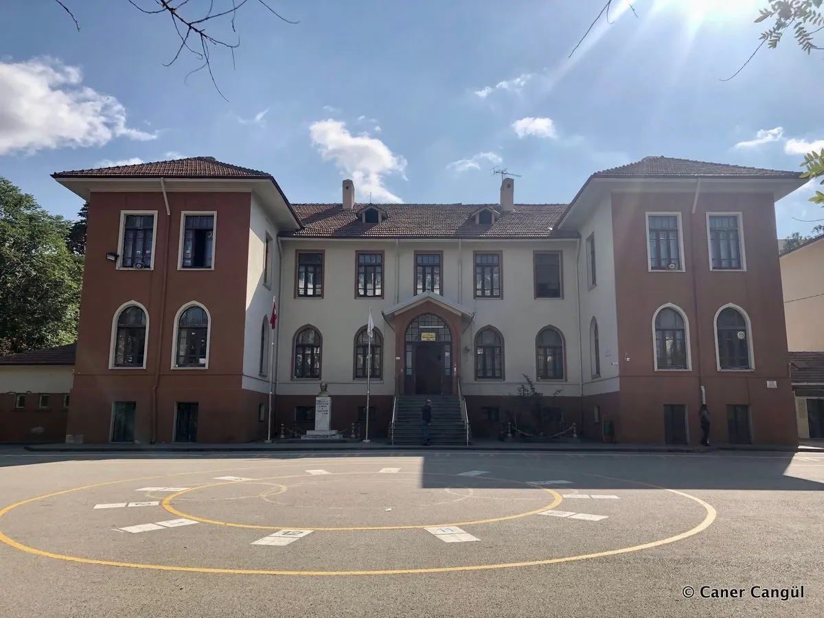 Mimar Kemal Ortaokulu: Eğitim Kültürünün Yok Sayılması