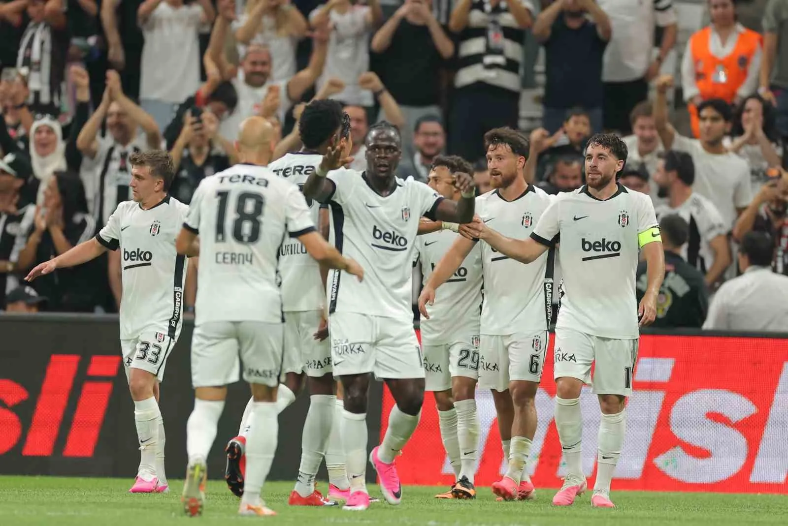 Beşiktaş, Hradec Kralove maçının hazırlıklarını tamamladı