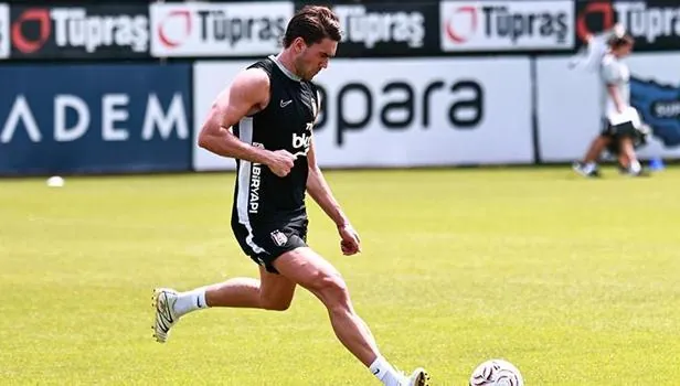 Beşiktaş'ın yeni yıldızı Vlahovic ilk antrenmanına çıktı